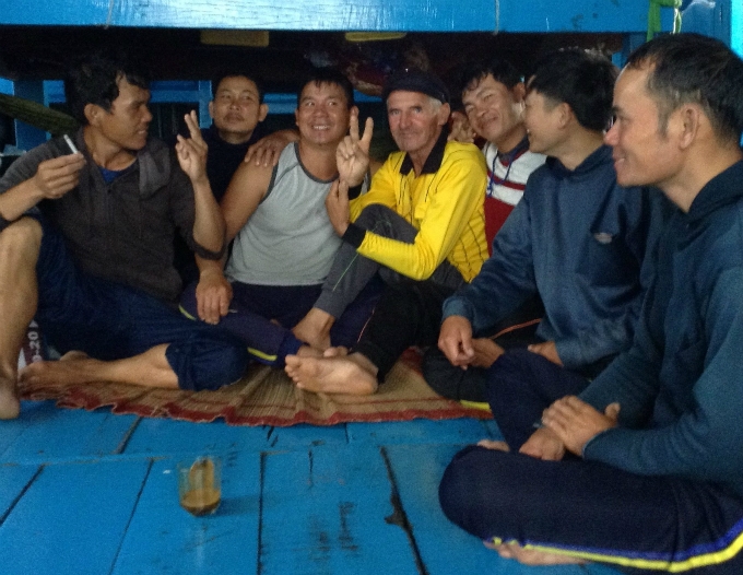 Vietnamese fishermen save American sailor stranded at sea for a month