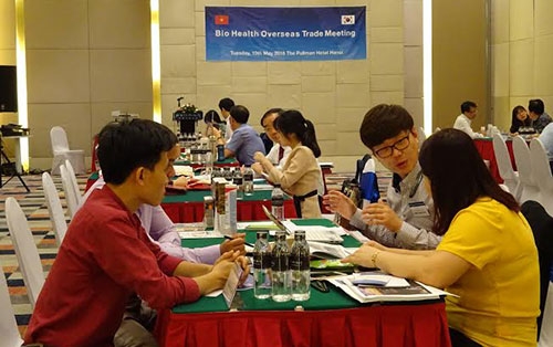 Korean cosmetics and food enterprises look for Vietnamese match