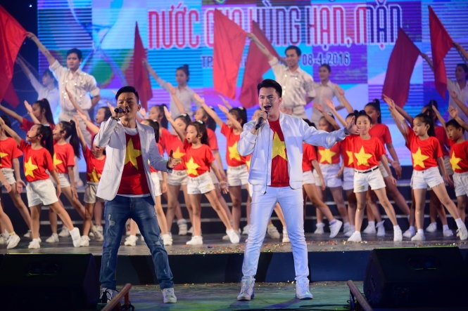 Music show raises funds for people in drought-hit areas in Vietnam