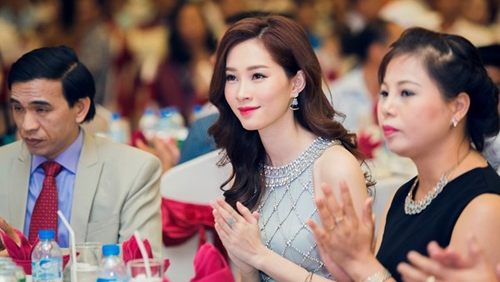 Thu Thao appears gorgeous in pastel dresses