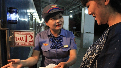 5-star train connects HCM City-Nha Trang