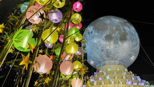 Royal City lights up, featuring the mother of all moon lanterns