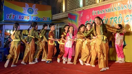 Hanoi children enjoy Mid-Autumn Festival