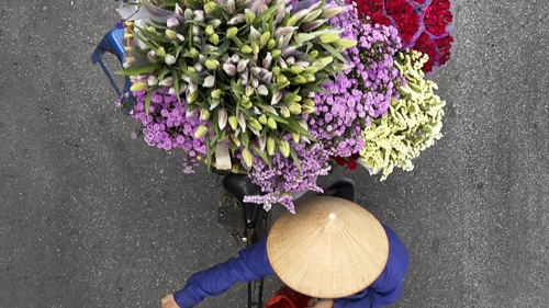 Beautiful images of Hanoi street vendors from above