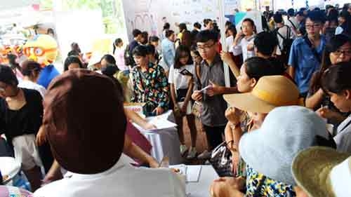 Saigon young people eager to try Korean dishes