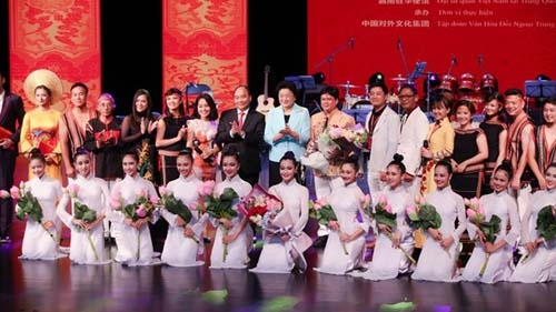 PM Phuc attends Ao Dai fashion event in China