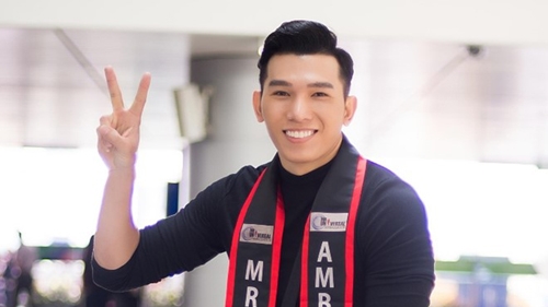 Ngoc Tinh arrives in Indonesia for male pageant