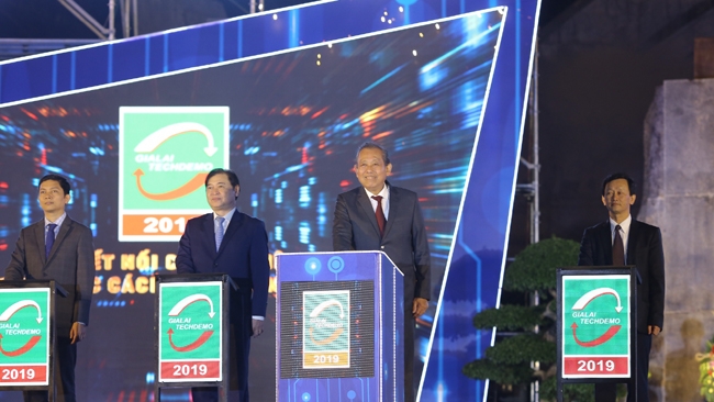 Deputy PM Truong Hoa Binh attends opening ceremony of TechDemo 2019
