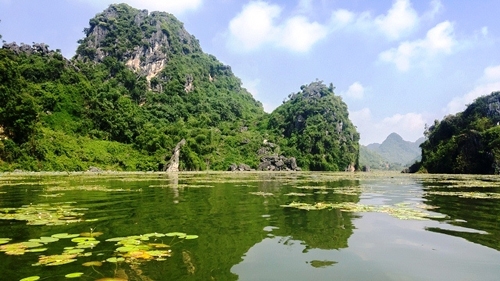 Visiting Hanoi’s Quan Son Lake—“Ha Long Bay on Land”