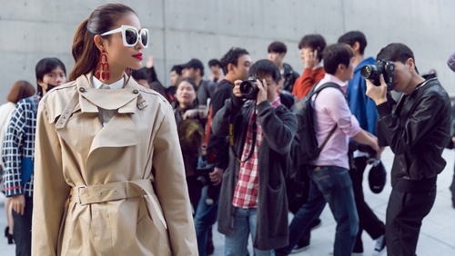 Pham Huong radiant at Seoul Fashion Week