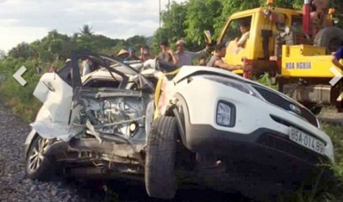 One killed, six injured after train hits car in Vietnam