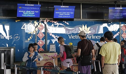 Busy Vietnamese airports encourage passengers to check in online