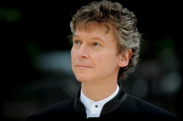 American conductor leads concert at HCM City Opera House