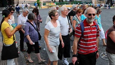 International arrivals to Vietnam inch down 0.2%