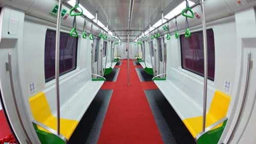 Mock-up train on Hanoi’s first urban railway made public