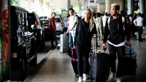 Midfielder Lee Nguyen arrives in HCM City