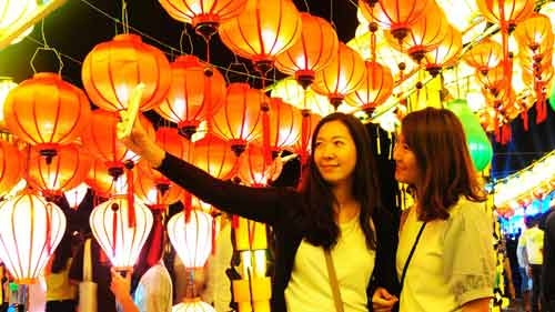 Hoi An all decked out in lanterns for New Year