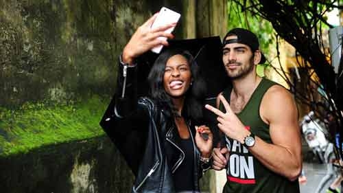 ‘America's Top Models’ smile and pose in Hoi An