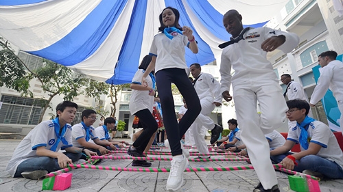 US Navy brings joy, inspiration to kids in Danang