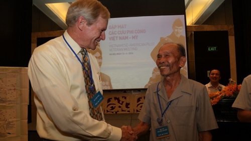 American, Vietnamese veterans meet in Hanoi