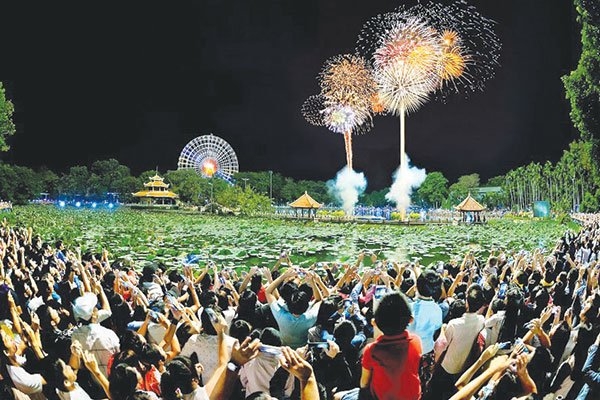 Dam Sen Park preps up for Tet