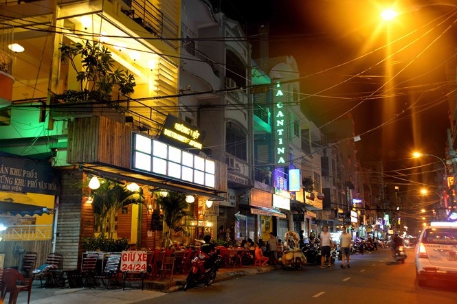 Plan to turn Saigon backpacker streets into pedestrian zone