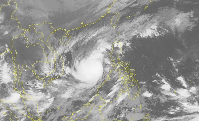 Typhoon Nakri makes way towards Khanh Hoa, Quang Ngai