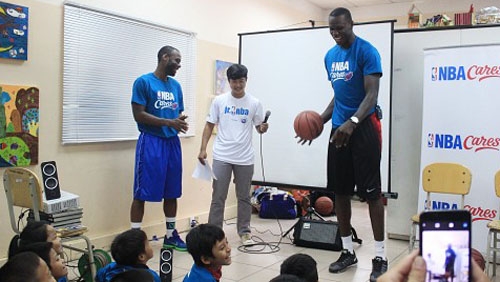 American basketball star passes hoop dreams on to street kids