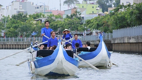 HCMC canal tour halted pending license