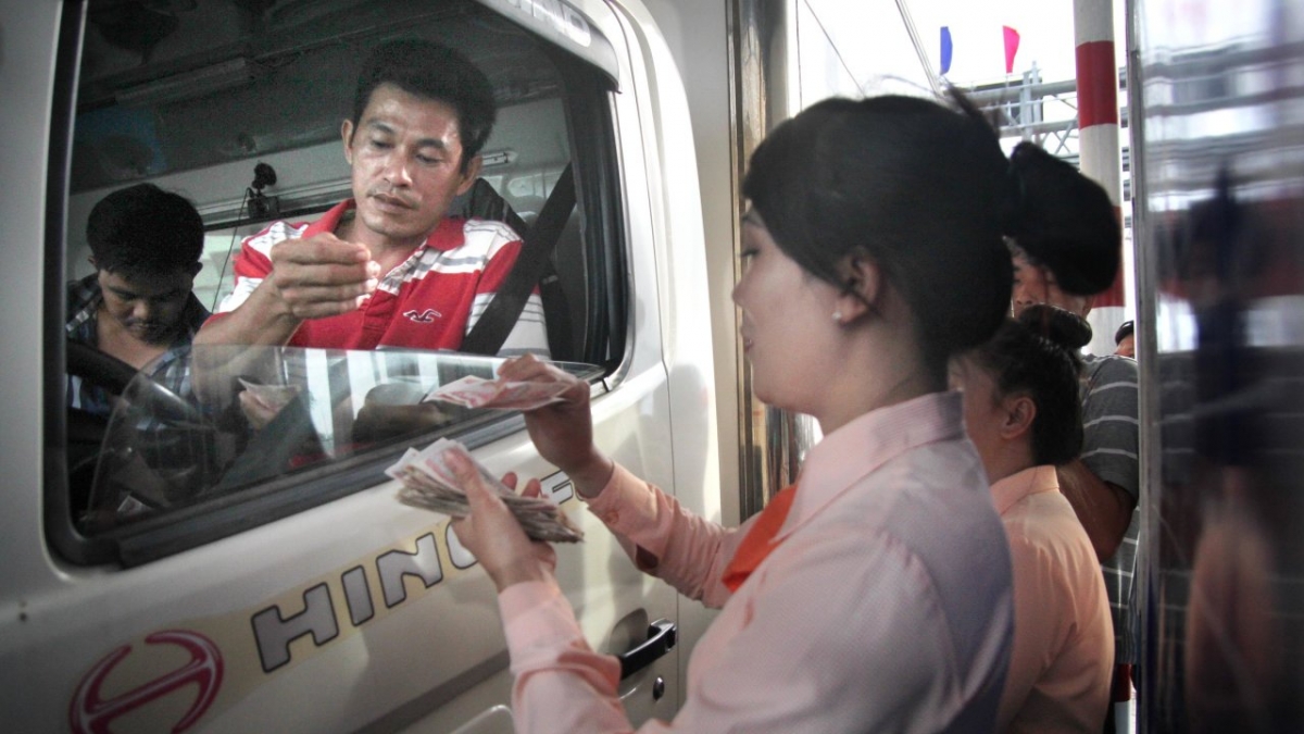 BOT tollgate in Tien Giang to lower fee amidst fierce opposition