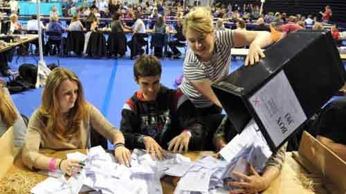 Leave camp leads in early UK referendum count