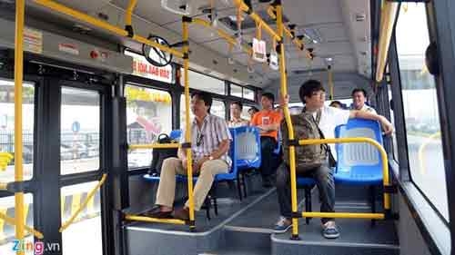 Hanoi to offer free wireless Internet on 200 buses