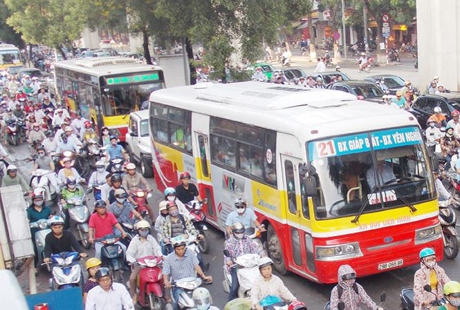 Hanoi suffers dwindling bus use