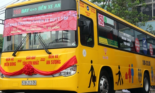 HCM City opens new premium bus route to busy airport