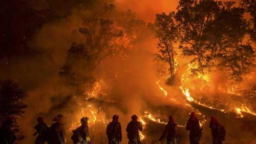 Woman killed, 400 homes destroyed by California wildfire