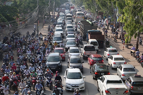 Indonesia tries to jump-start car exports to Vietnam