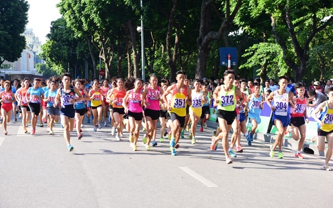 Luat wins Hanoi Moi race