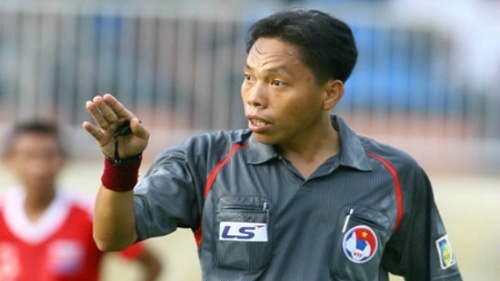 Referee Chau wins Golden Whistle Award