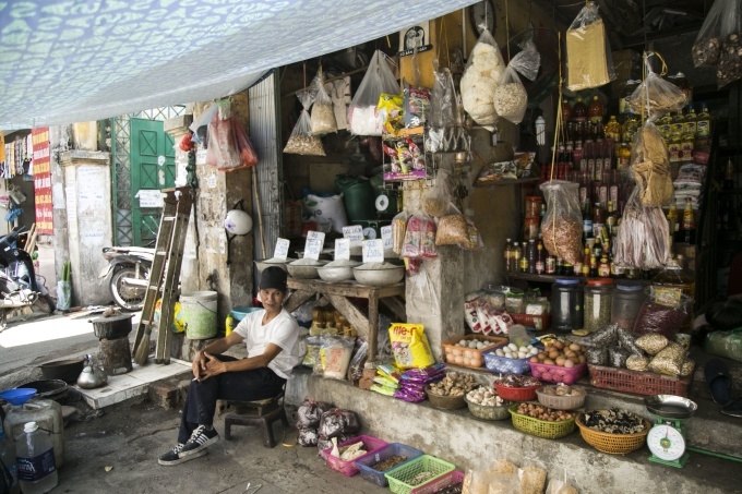 A Hanoi wet market at the crossroads of modernity