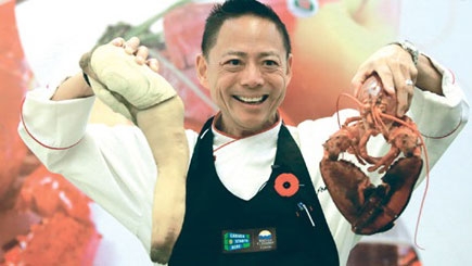 Celebrity chef shows off seafood