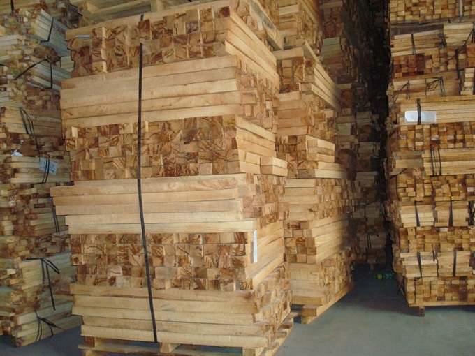 Chinese buyers depleting Vietnam’s raw lumber