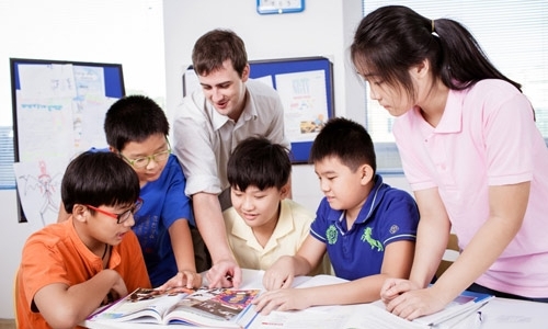 HCMC asks native English teachers to put away audiovisual equipment