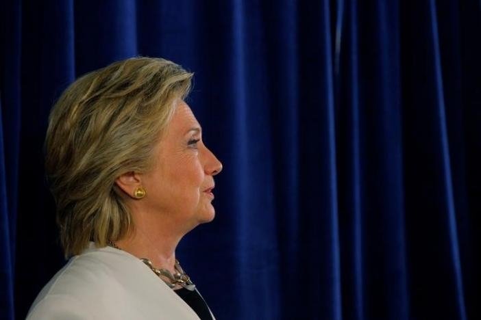 FBI clears Clinton in latest email review two days before election