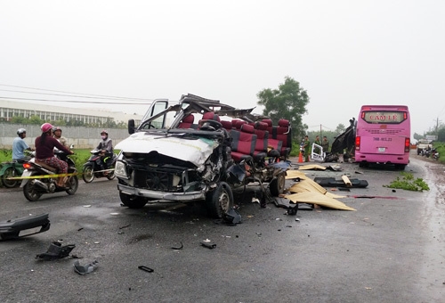 Six dead as buses collide heads-on in southern Vietnam