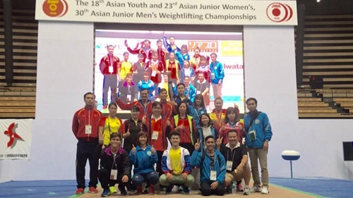 Vietnamese lifters win 17 titles at Asian champs