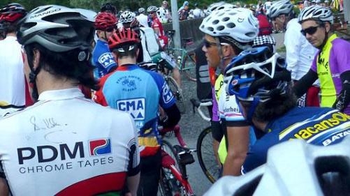 Scottish activist, Vietnamese woman cycle to Paris for environment