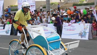 Riding a cyclo among top 40 tourist experiences in Vietnam