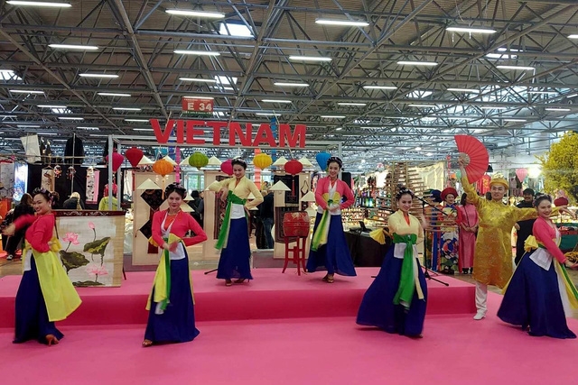 Vietnamese culture goes on display at Oriental Festival in Italy