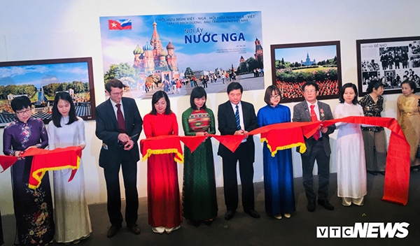Photo exhibition commemorates Vietnam-Russia Year celebrations