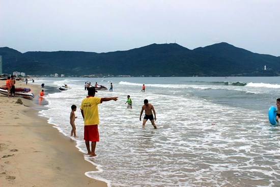 Da Nang assures coastal waters safe amid ongoing fish-death crisis